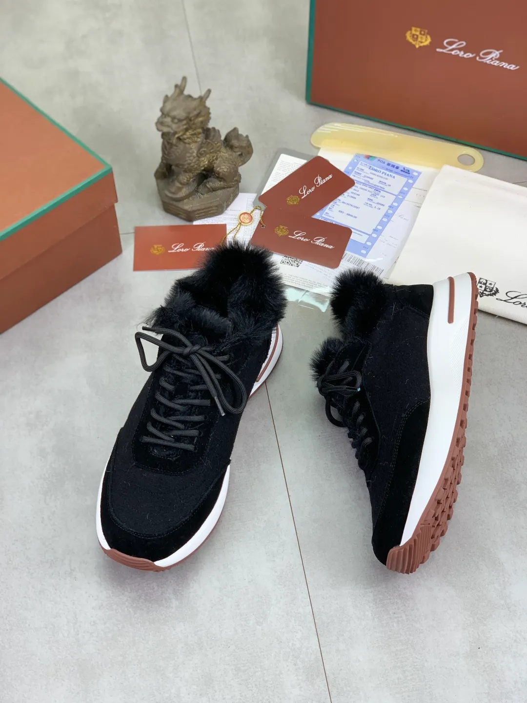 Men's Men's Shoes 💰P460 New Style 💰Mauri The latest casual shoes Loro Piana 💯Top grade💯Buy the original copy💯 Founded the existing Loro Piana company on April 24, 1924. It is now the sixth generation of family business, providing top quality products to customers who are discerning about taste and quality. Imported original fly woven fabric with cowhide fabric, plain calfskin lining. Hand-sewn thread with cowhide feet. Original packaging. High-end outsole. Size: 38-44 (customized for 45 and 46). 5️⃣ colors available.